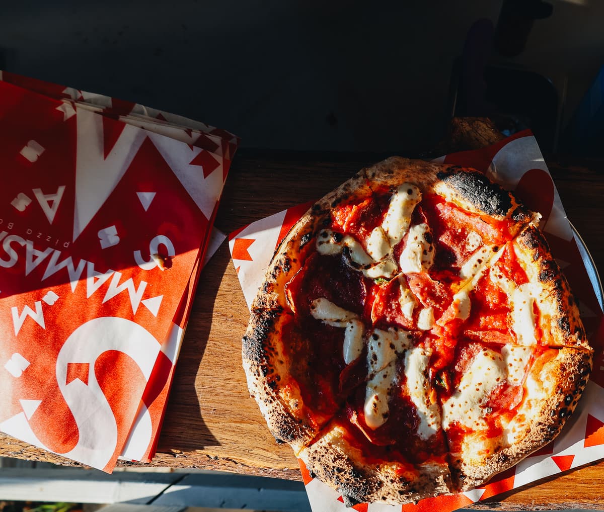 Pizza on Mamasamas plates